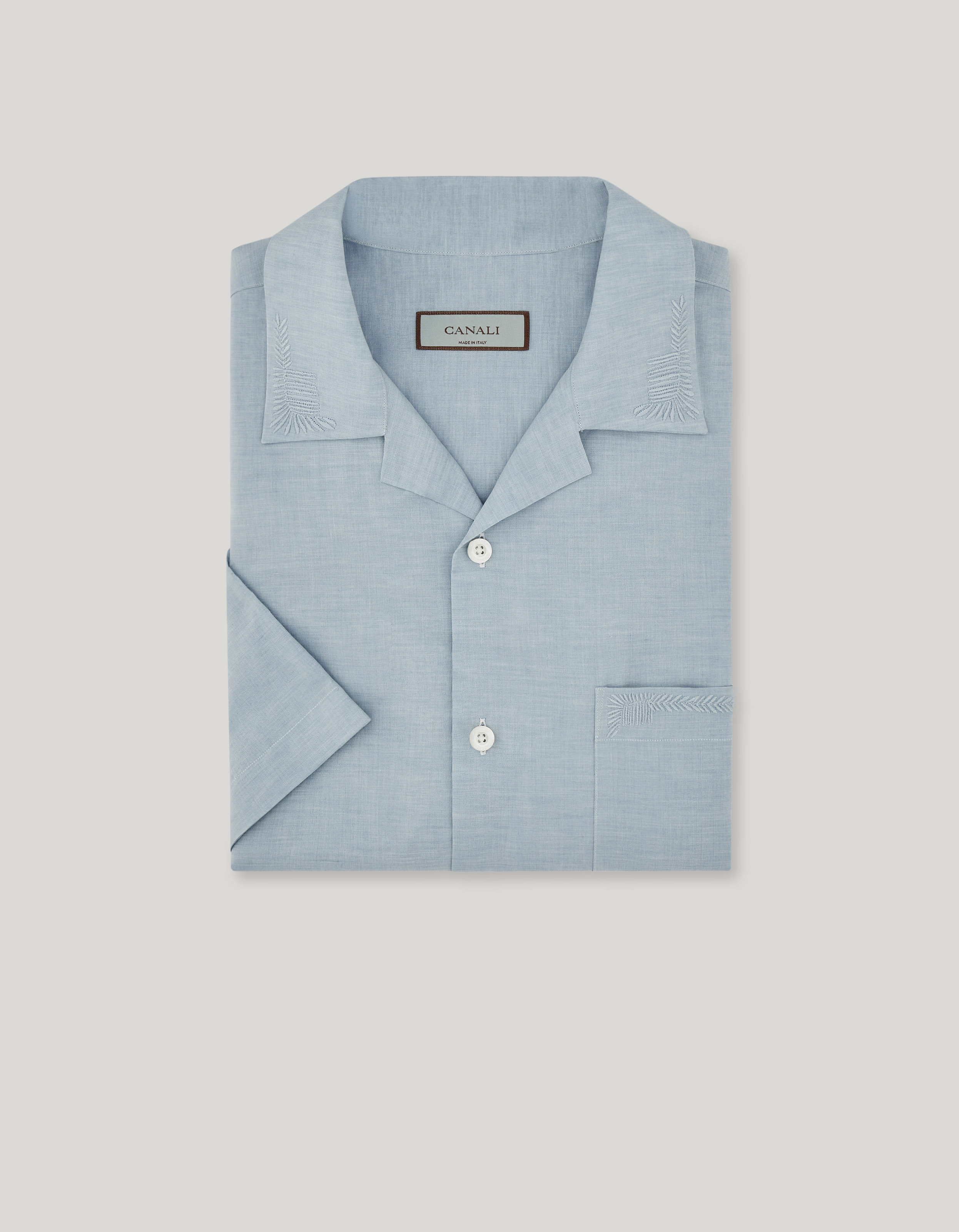 Casual boxy fit shirt in light blue linen-cotton with embroidery 