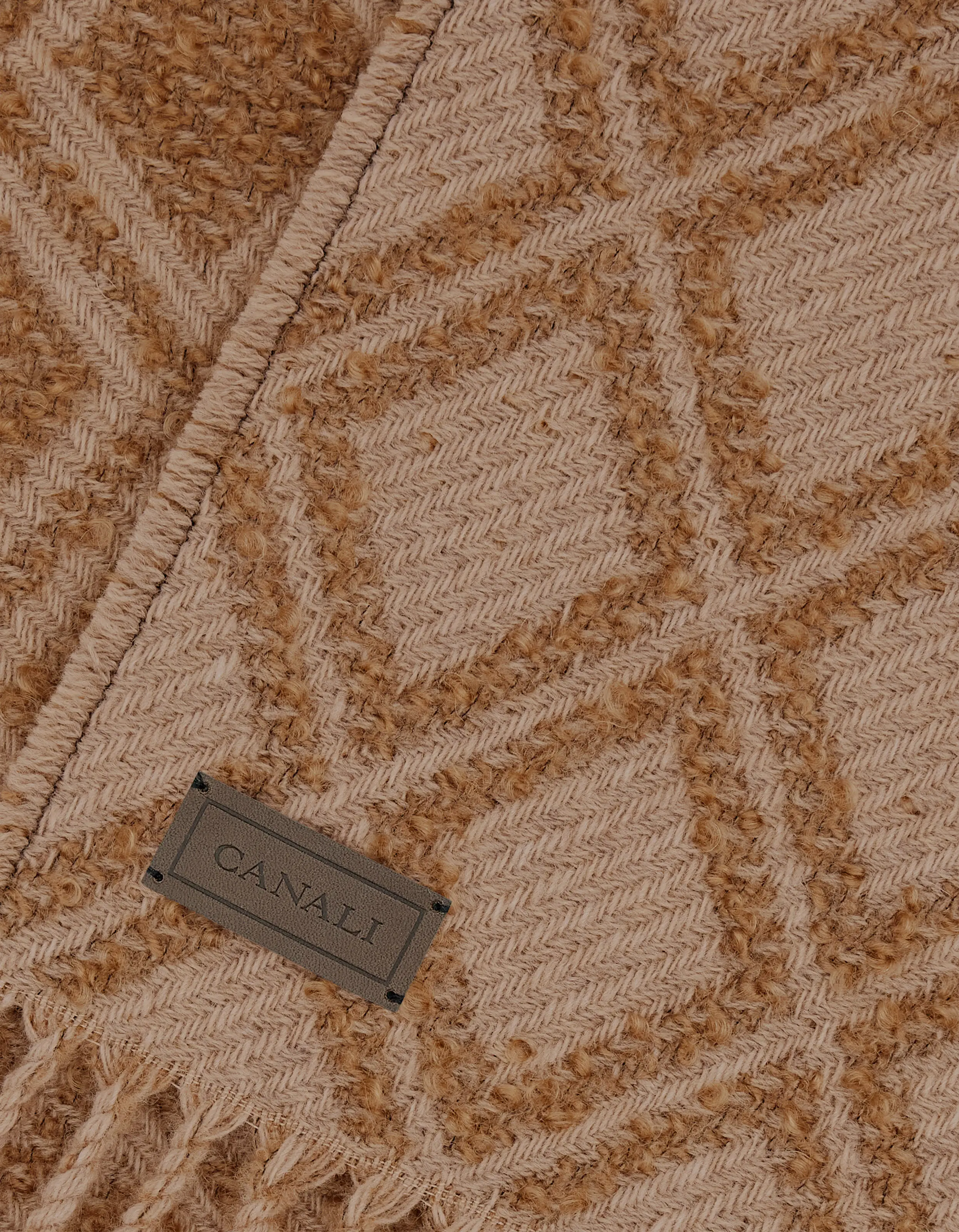 2398-beige-boucl-scarf-with-check-pattern–1.webp
