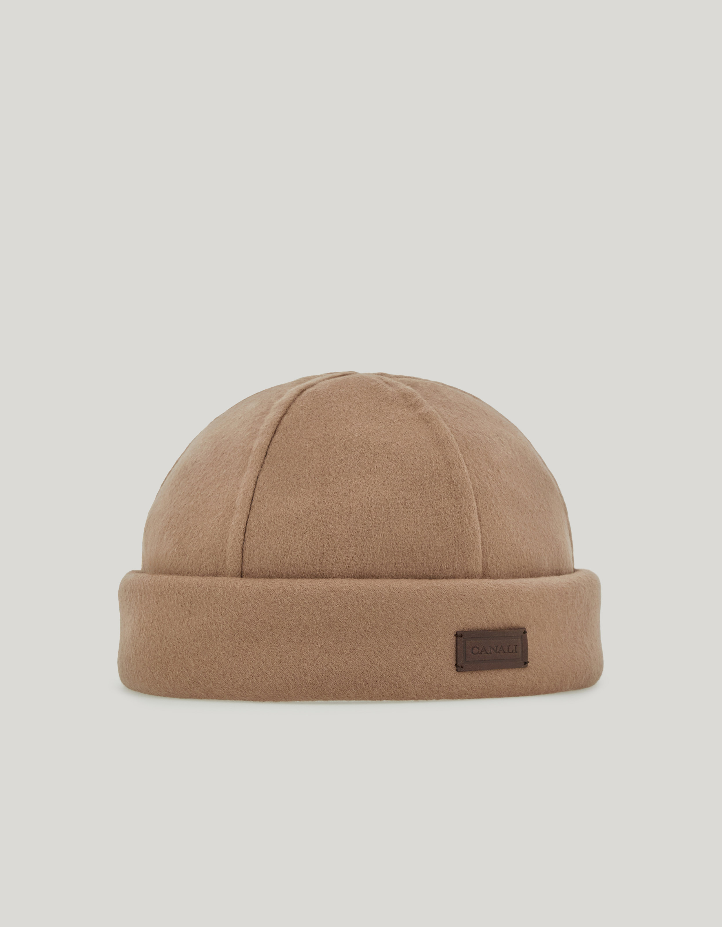 Taupe beanie with double stitching and leather logo tag 