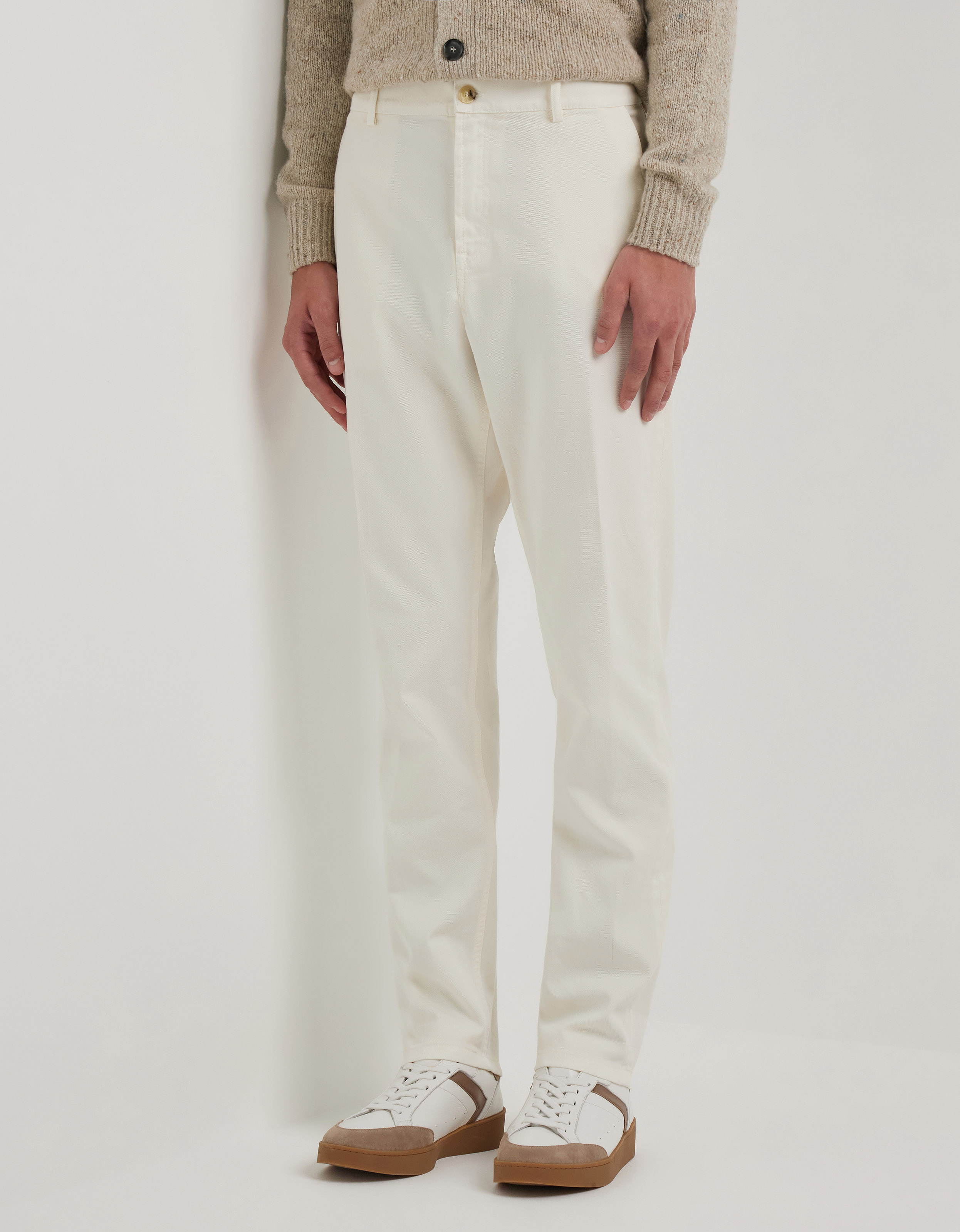 2454-white-carrot-fit-chinos-in-comfort-cotton-twill–1.jpg