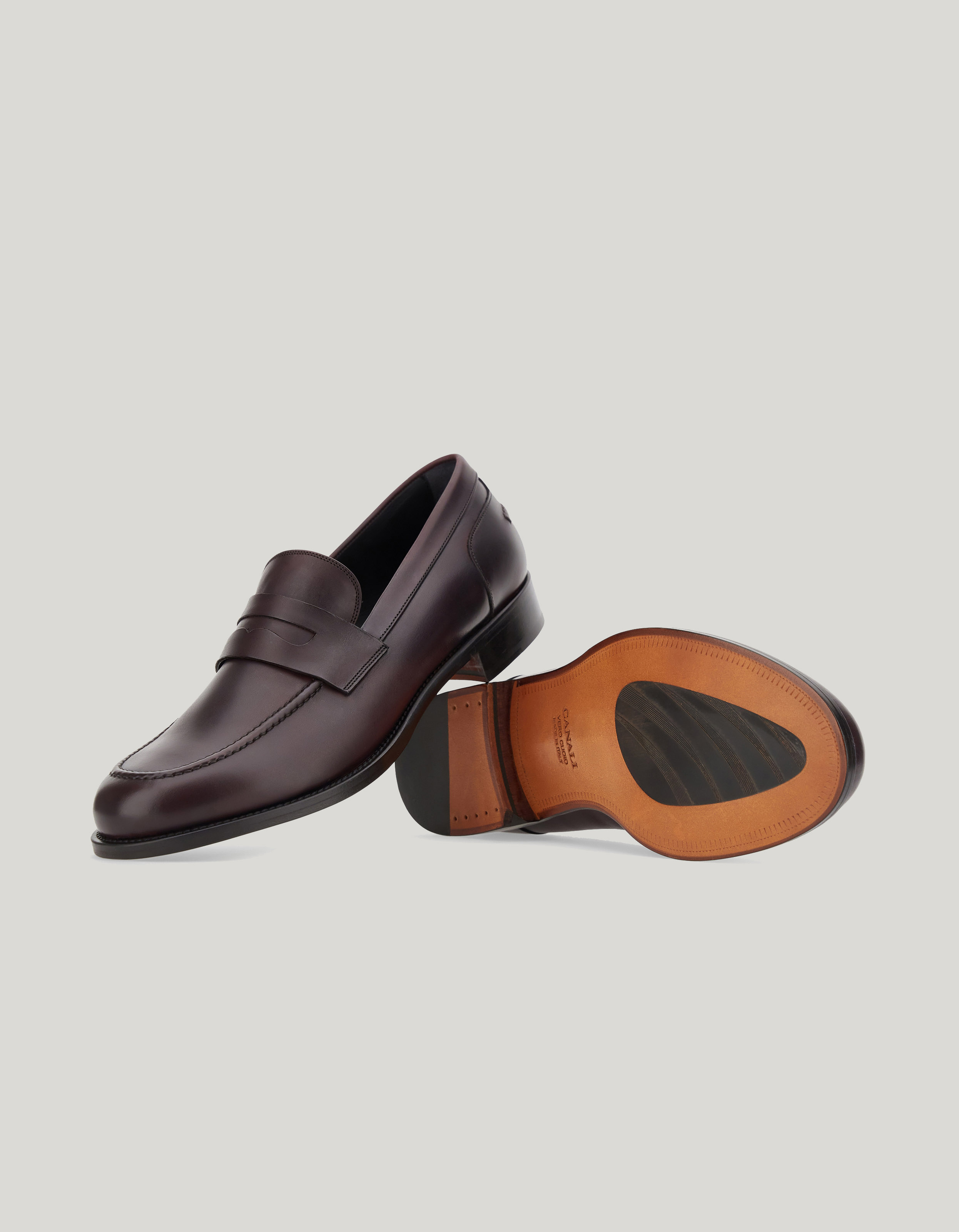 College loafers in burgundy distressed calfskin