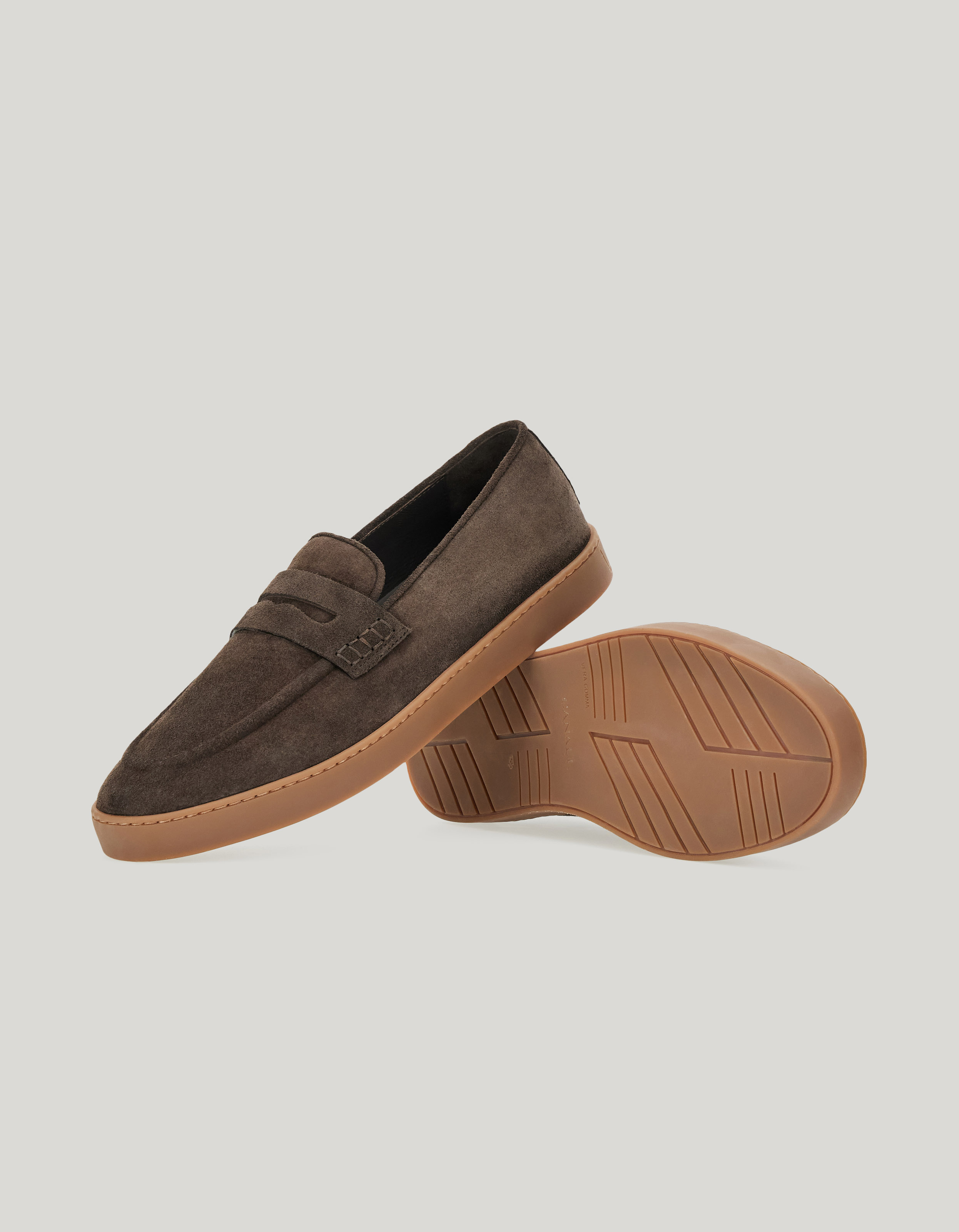 Dark brown suede penny loafer with double-effect finish