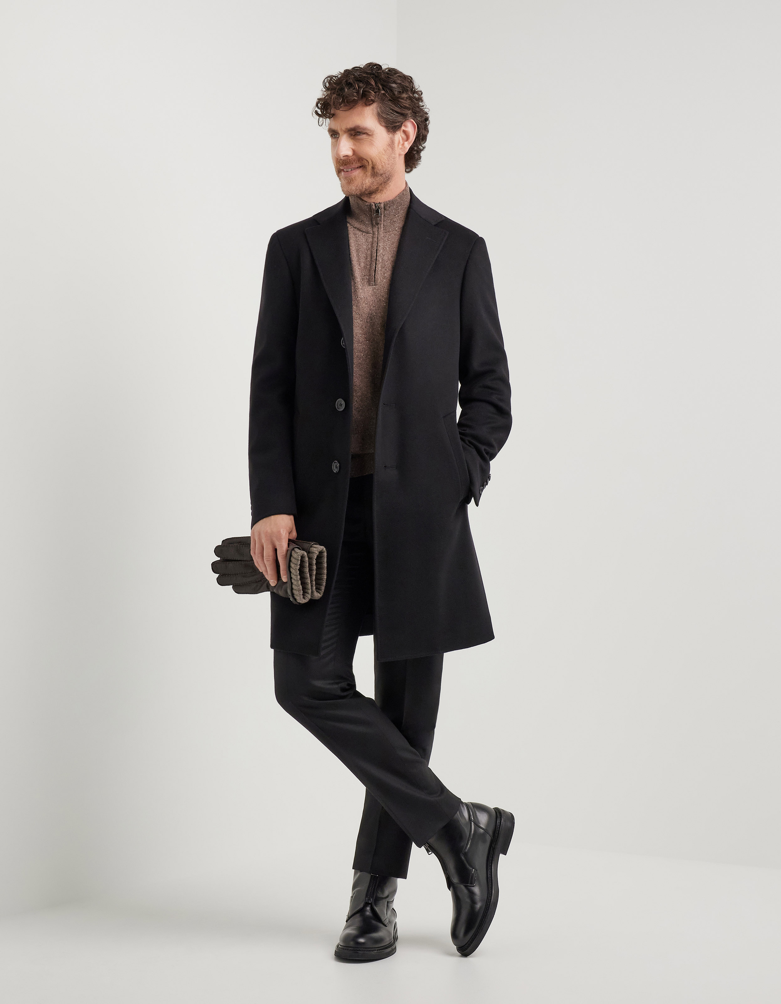 Black coat in wool and cashmere