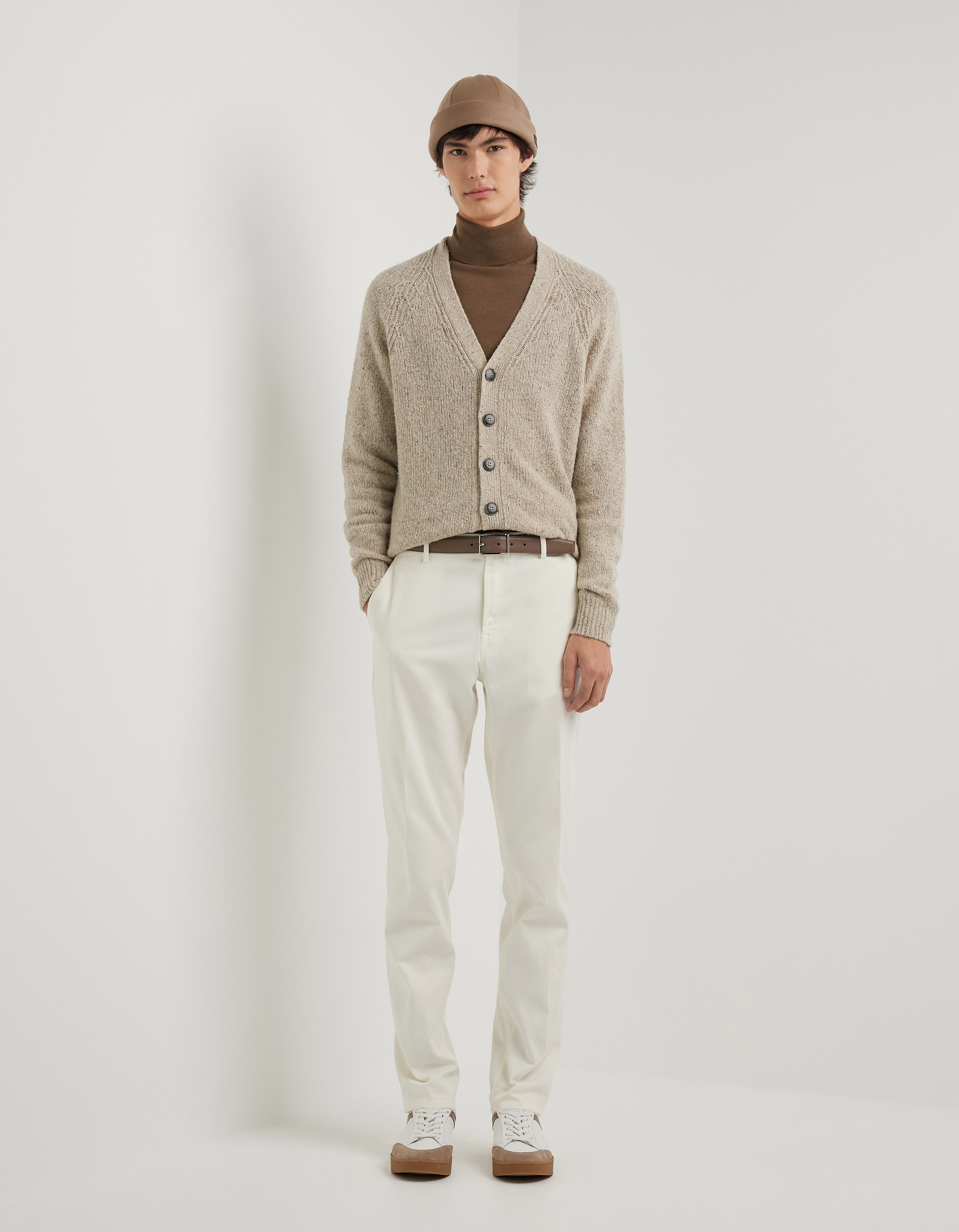 Light brown garment-dyed turtleneck in pure cashmere