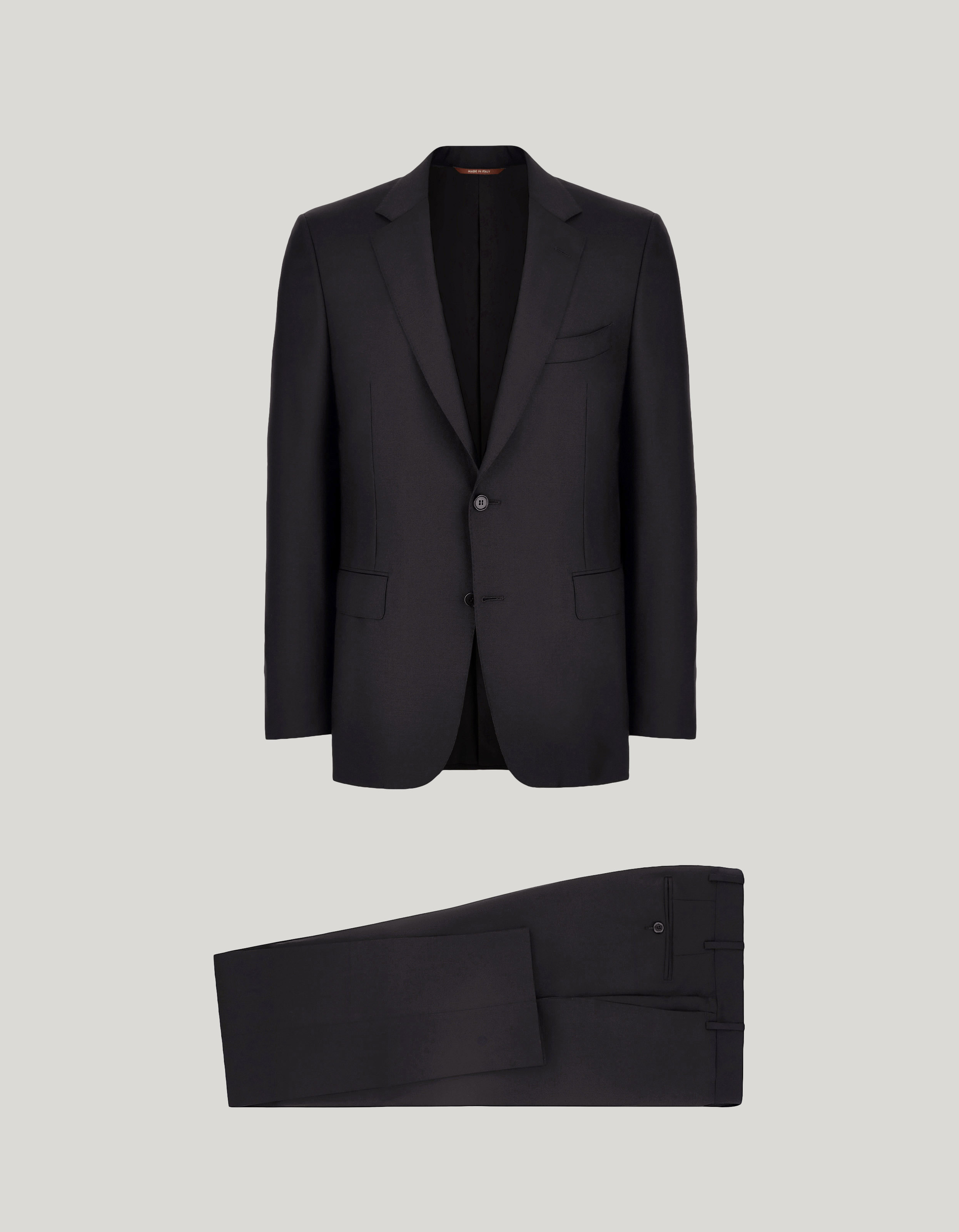 Suit in black wool 