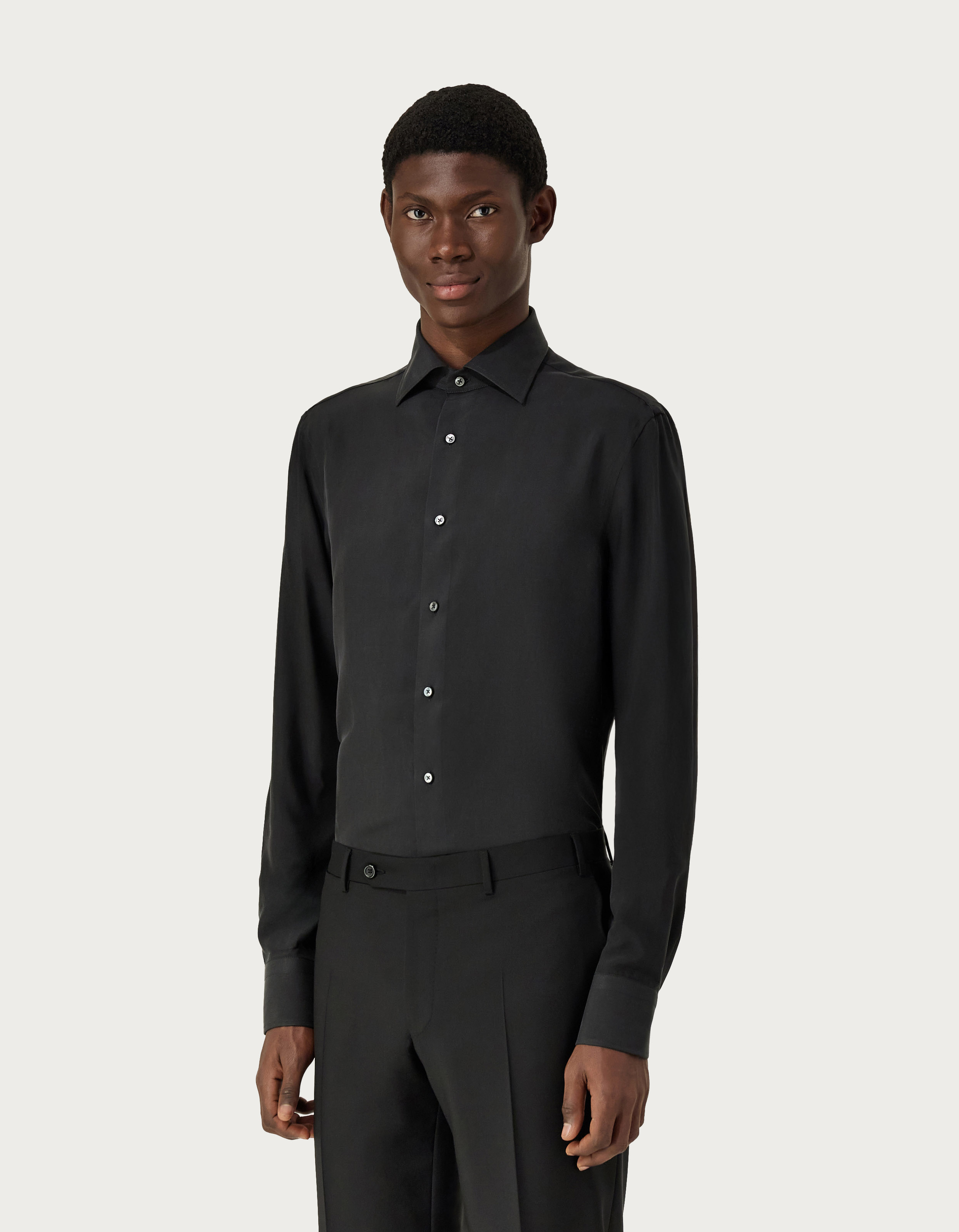 Regular fit shirt in black silk